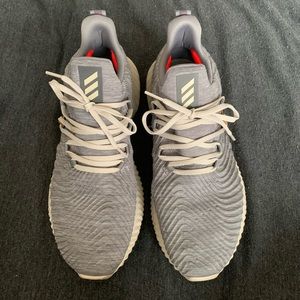 Adidas Men’s Ultrabounce Instint Size 10